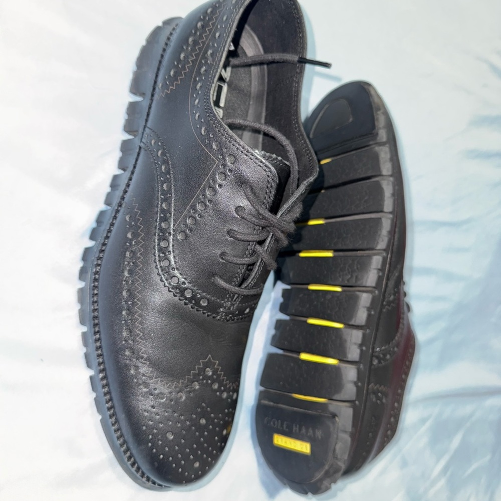 Cole Haan Black Oxford Shoes with Modern Design